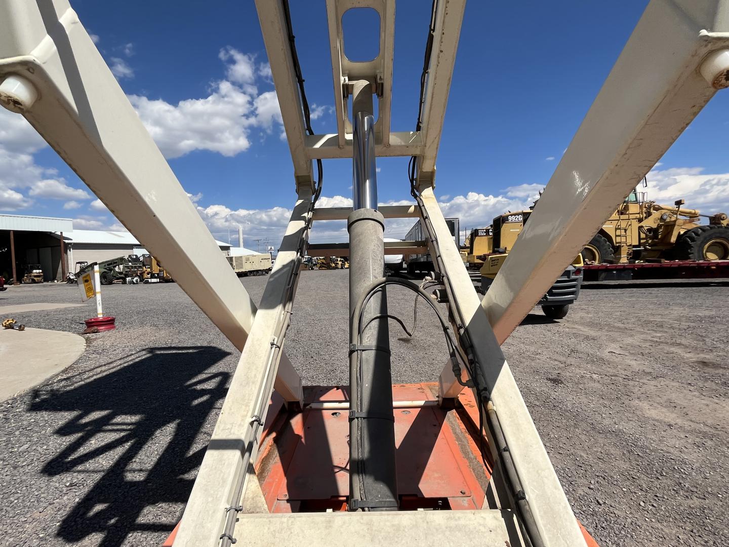 ./imagenes/INVOICE/2019/16862/ASCENSOR TIPO TIJERA SNORKEL S4732E (10).JPG